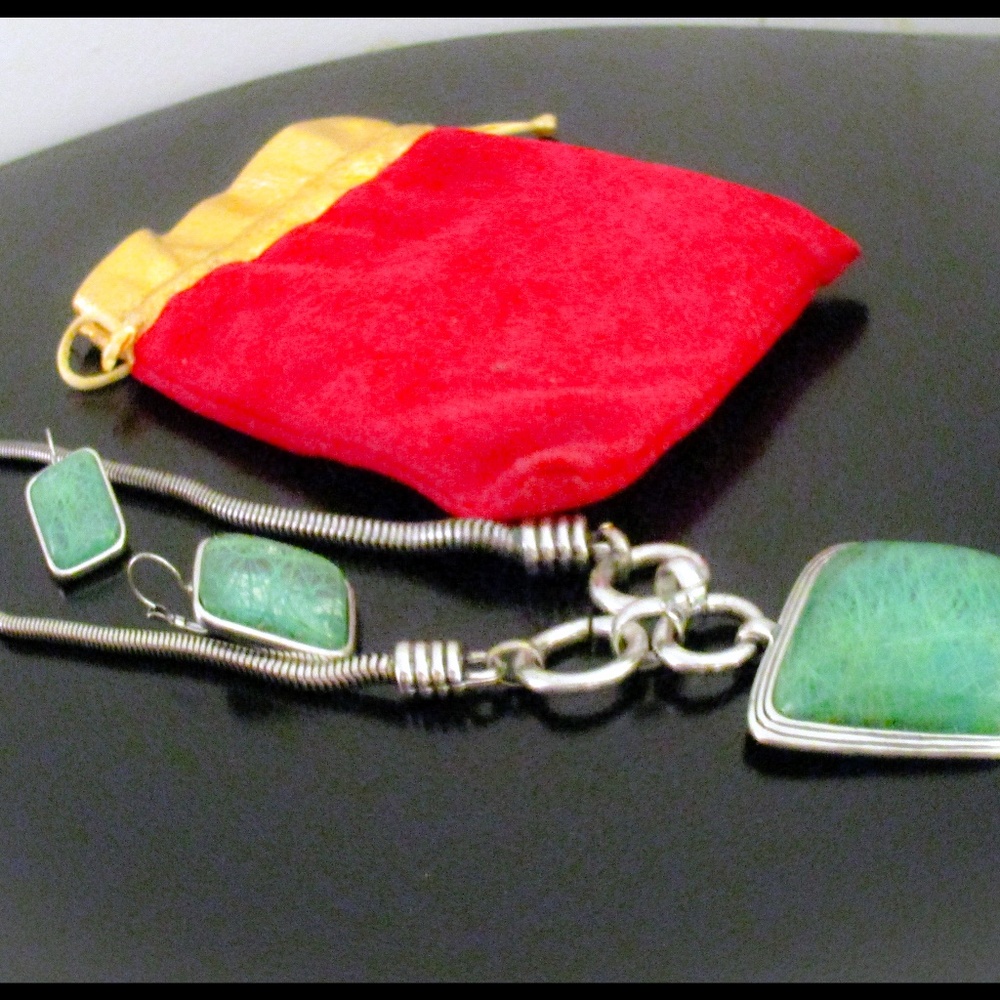NECKLACE-AND-EARRING-SET - Picture 3 of 4